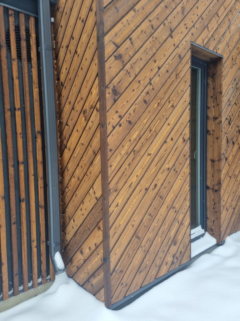 põletatud puit fassaad