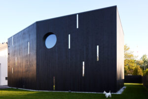 Must termopuit fassaad