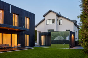 Must termopuit fassaad