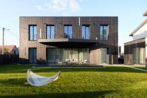 Must termopuit fassaad